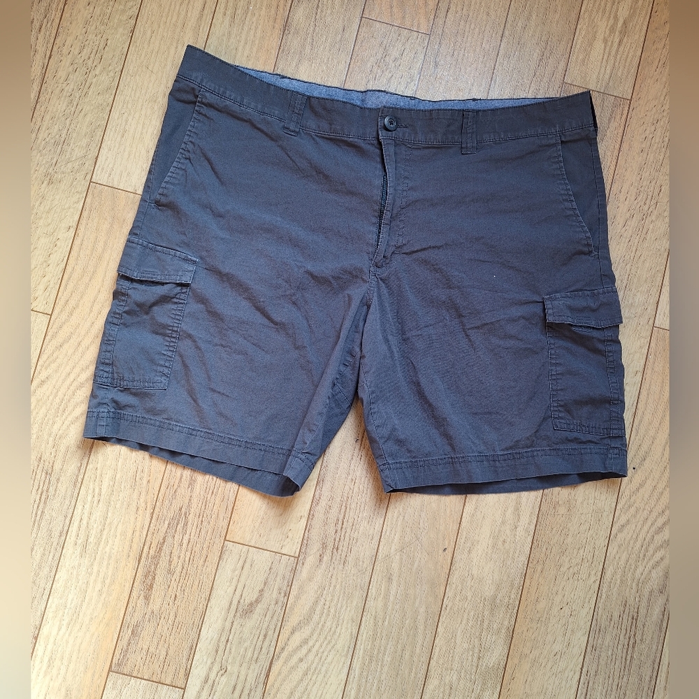 Columbia Regular Fit Lightweight 100% Cotton Cargo Shorts Gray Men's Size 42w